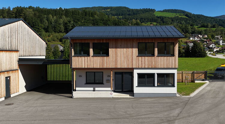 Bauaufsicht beim Holzhandel Seebacher